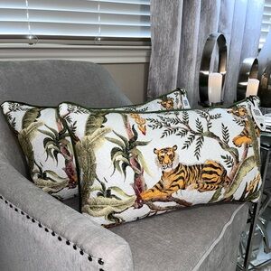 1-NWT CALLISTO HOME TIGER JUNGLE EMBROIDERED DESIGN DECORATIVE PILLOW